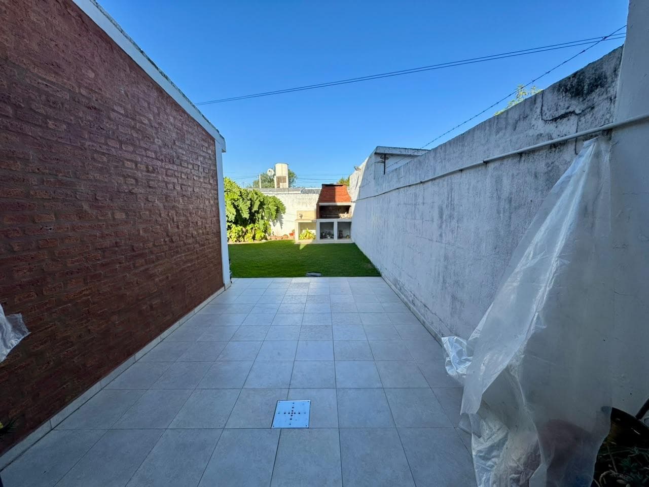 FOR SALE: HOUSE IN CENTRAL AMERICA—3 BEDROOMS WITH A 1-BEDROOM APARTMENT
