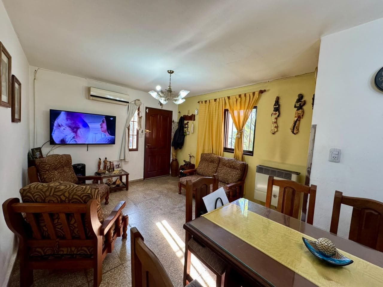 FOR SALE: HOUSE IN CENTRAL AMERICA—3 BEDROOMS WITH A 1-BEDROOM APARTMENT