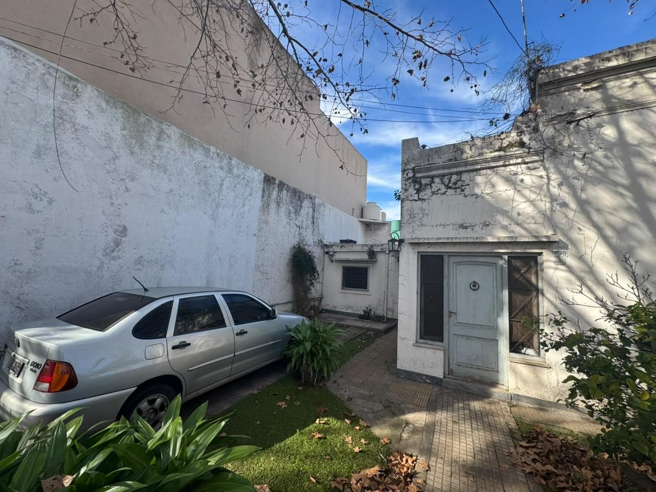 4-ROOM HOUSE FOR SALE IN WEST QUILMES, IN NEED OF RENOVATION