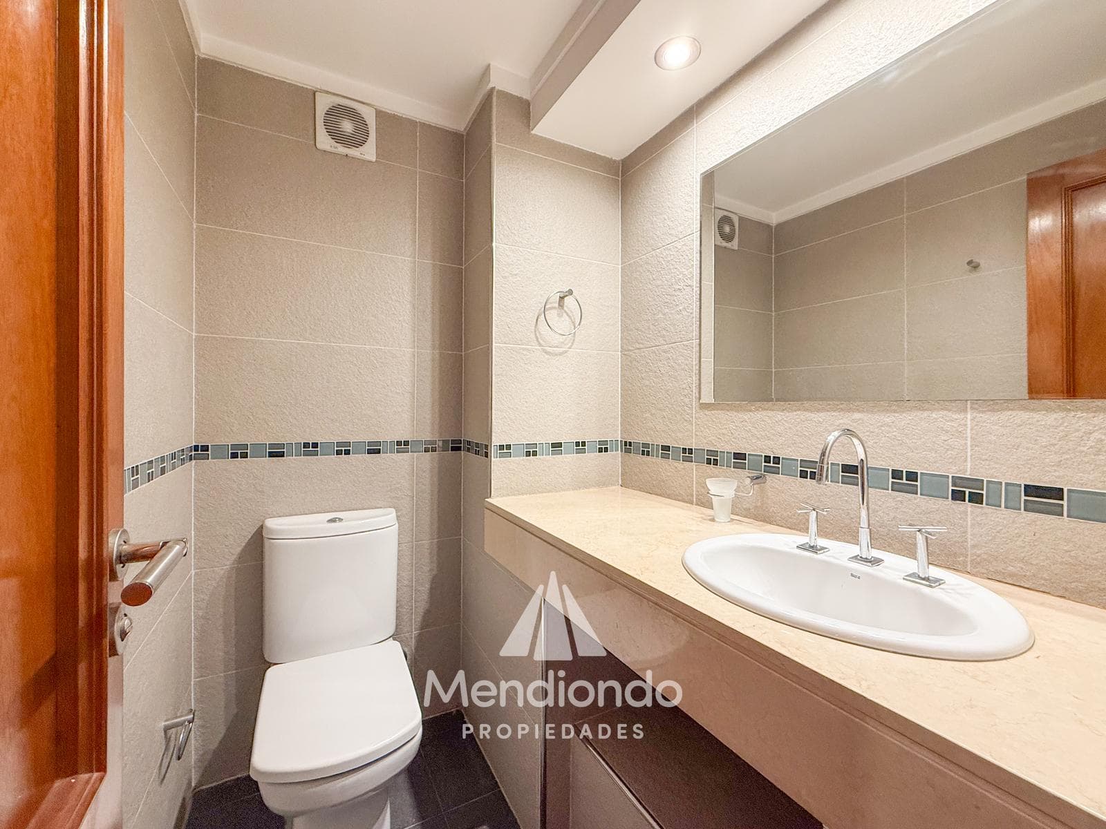 High-end 3-bedroom duplex with 2 parking spaces and a storage room in Plaza Mitre.