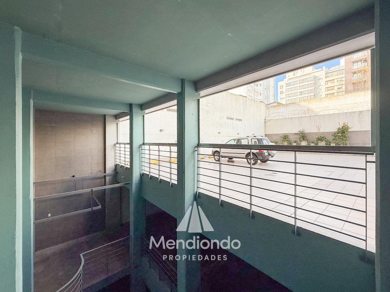 High-end 3-bedroom duplex with 2 parking spaces and a storage room in Plaza Mitre.