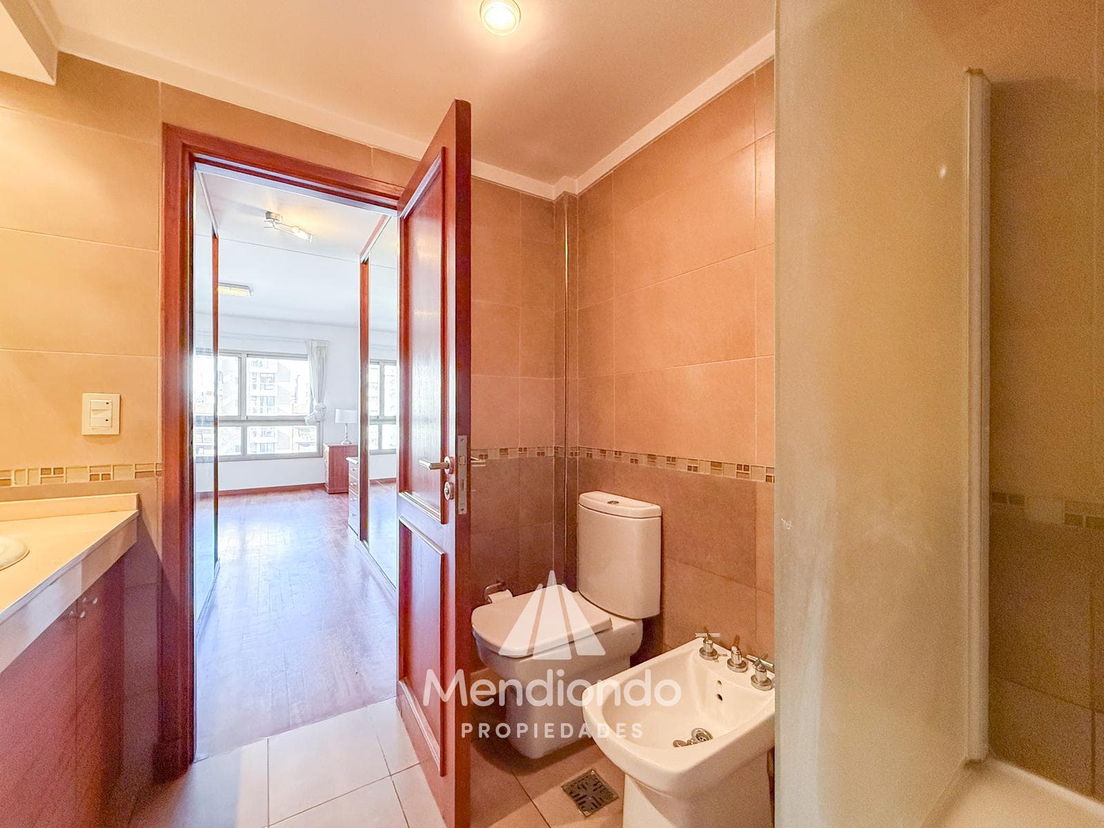 High-end 3-bedroom duplex with 2 parking spaces and a storage room in Plaza Mitre.