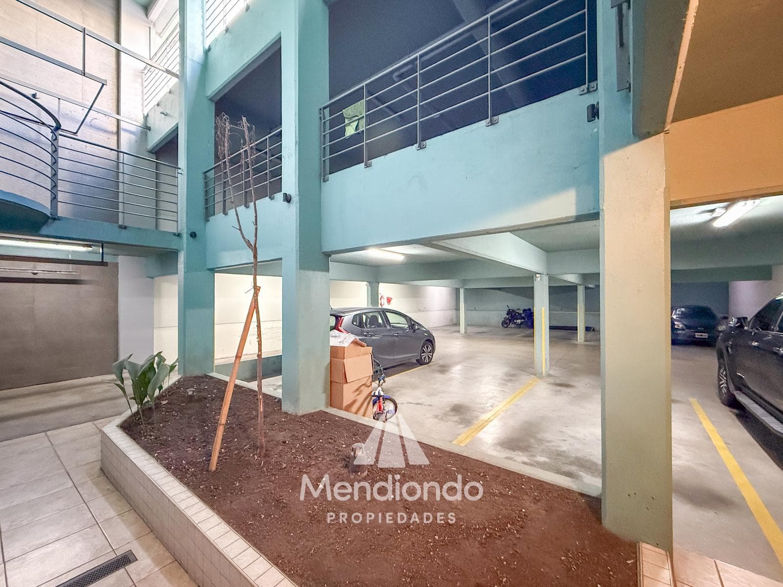 High-end 3-bedroom duplex with 2 parking spaces and a storage room in Plaza Mitre.