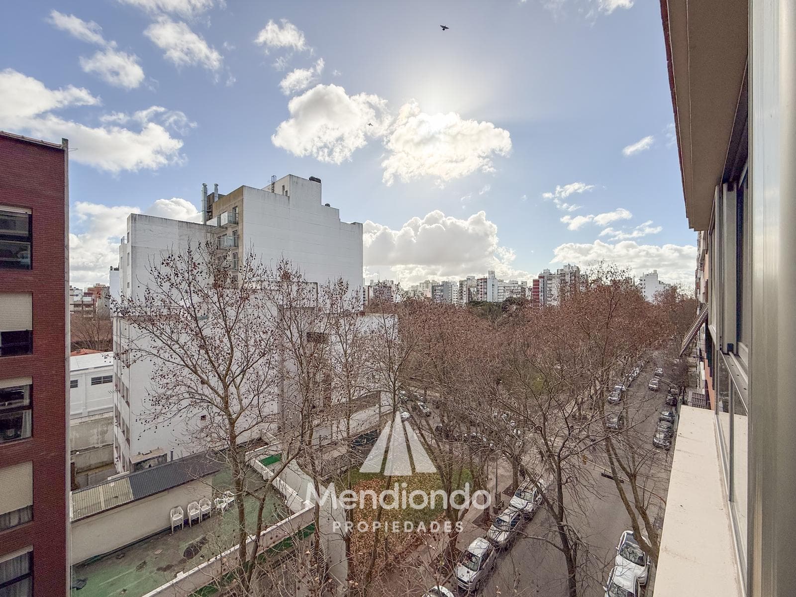 High-end 3-bedroom duplex with 2 parking spaces and a storage room in Plaza Mitre.