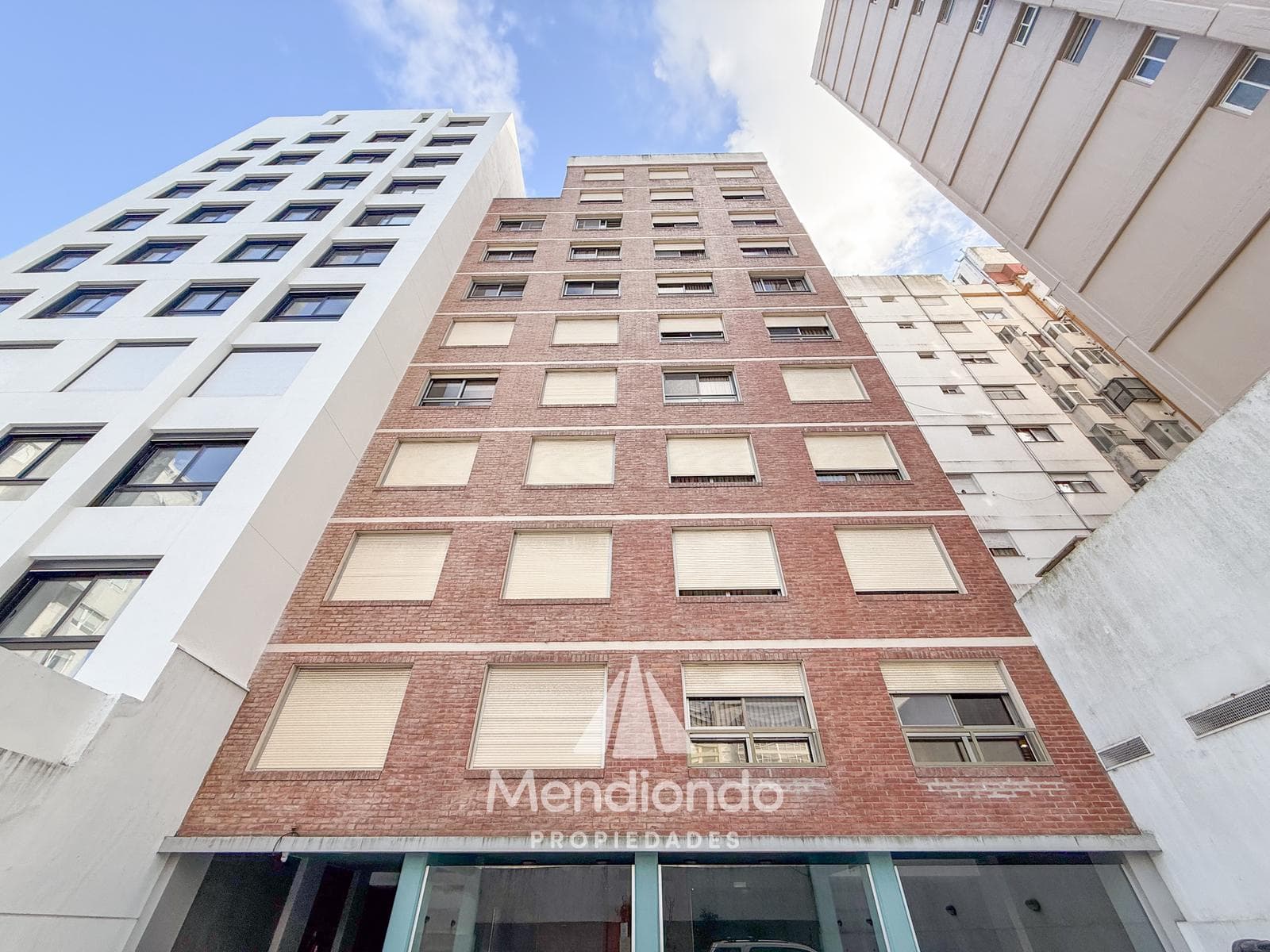 High-end 3-bedroom duplex with 2 parking spaces and a storage room in Plaza Mitre.