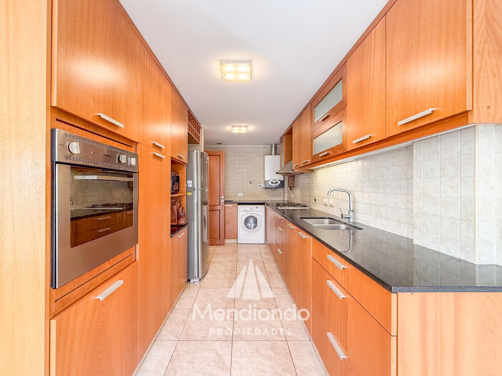 High-end 3-bedroom duplex with 2 parking spaces and a storage room in Plaza Mitre.