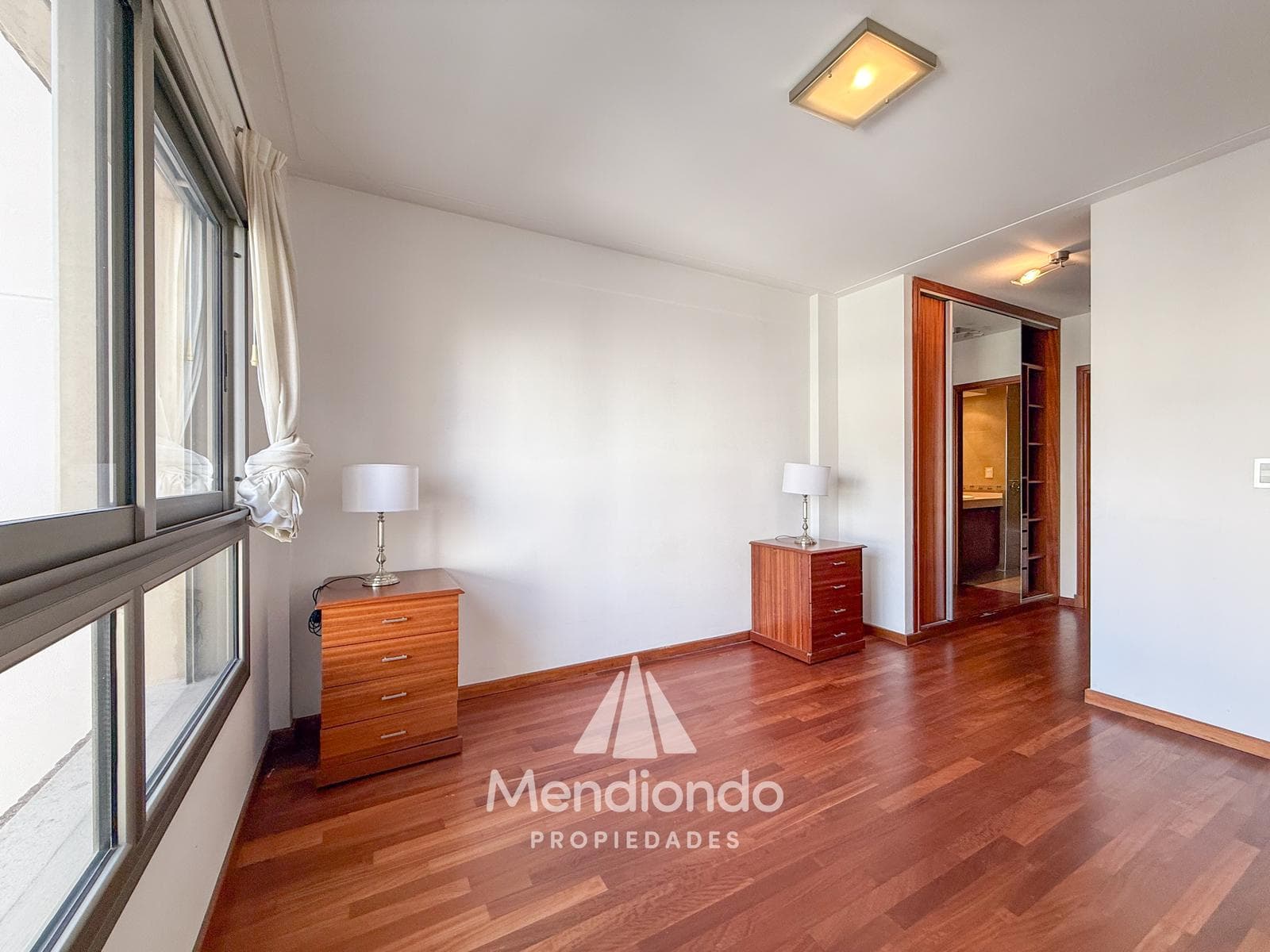 High-end 3-bedroom duplex with 2 parking spaces and a storage room in Plaza Mitre.