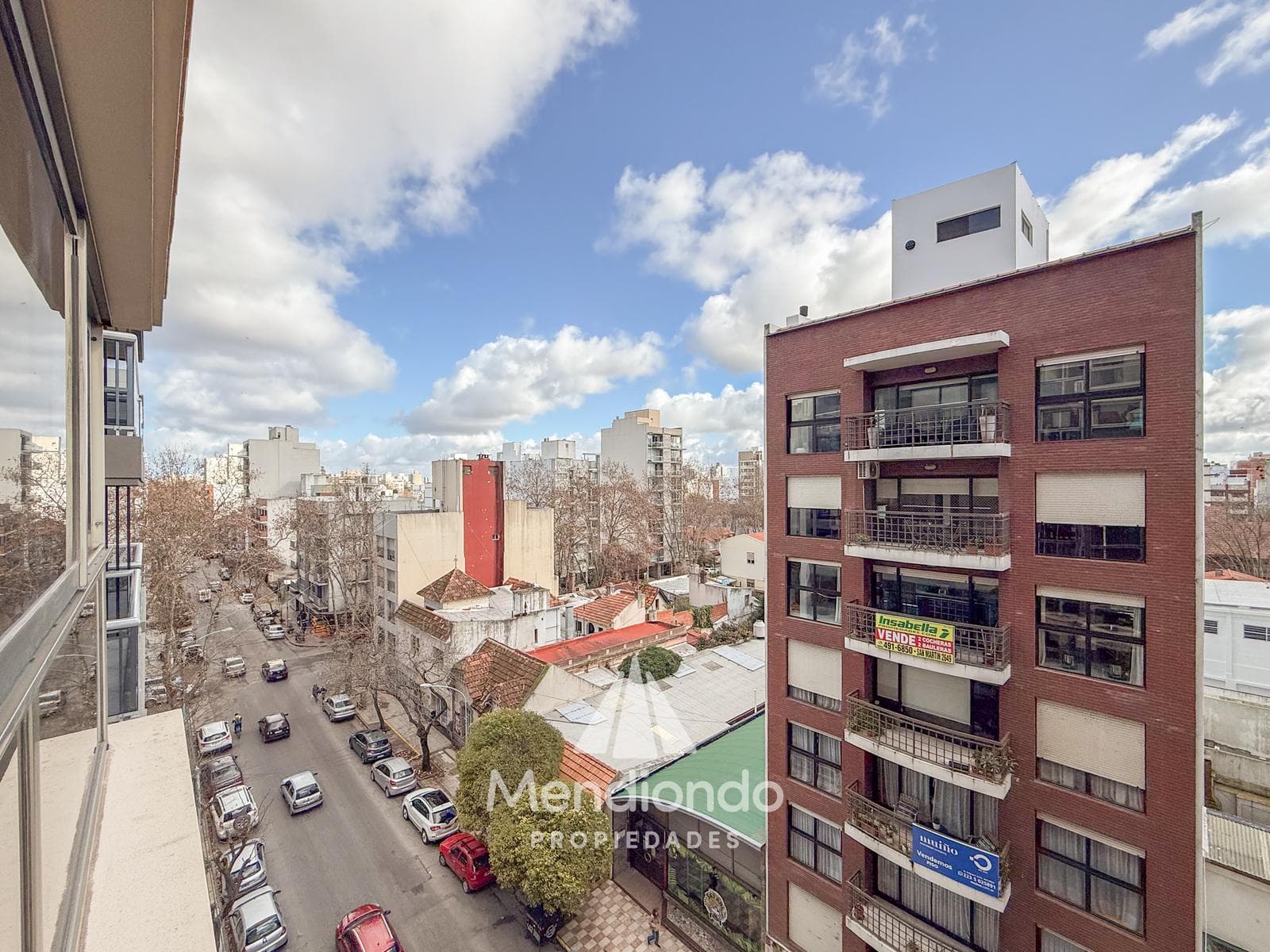 High-end 3-bedroom duplex with 2 parking spaces and a storage room in Plaza Mitre.
