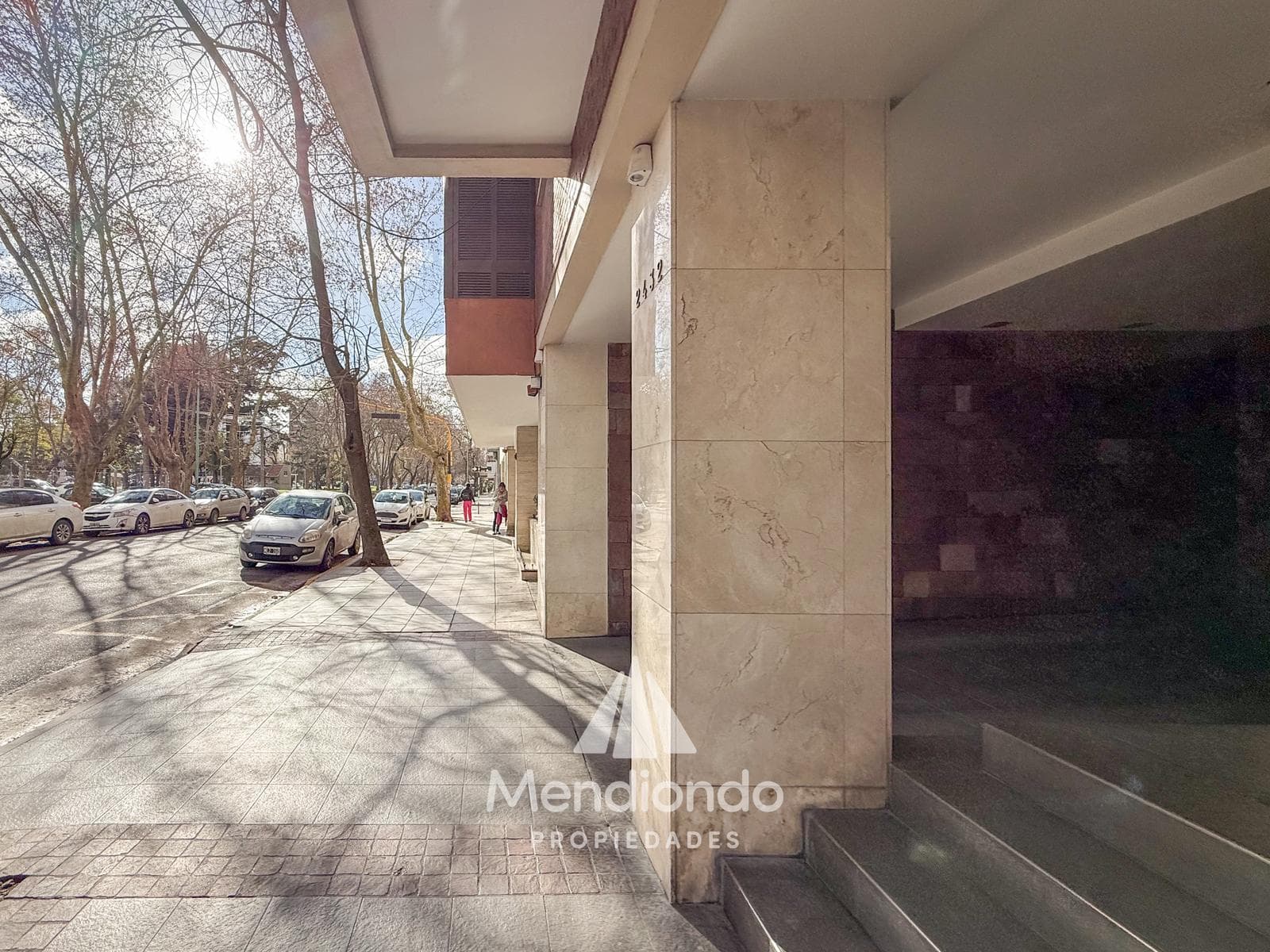 High-end 3-bedroom duplex with 2 parking spaces and a storage room in Plaza Mitre.