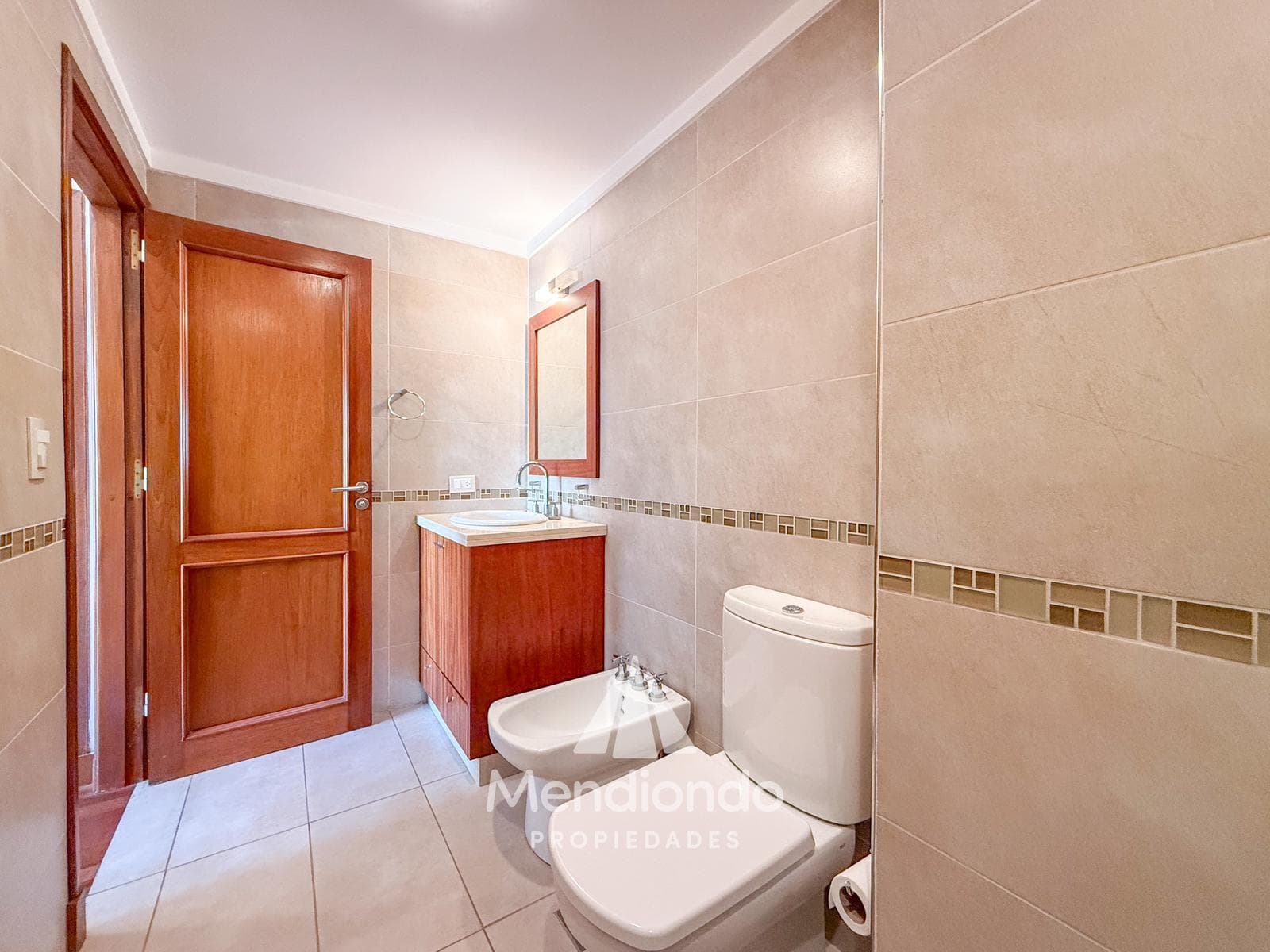 High-end 3-bedroom duplex with 2 parking spaces and a storage room in Plaza Mitre.