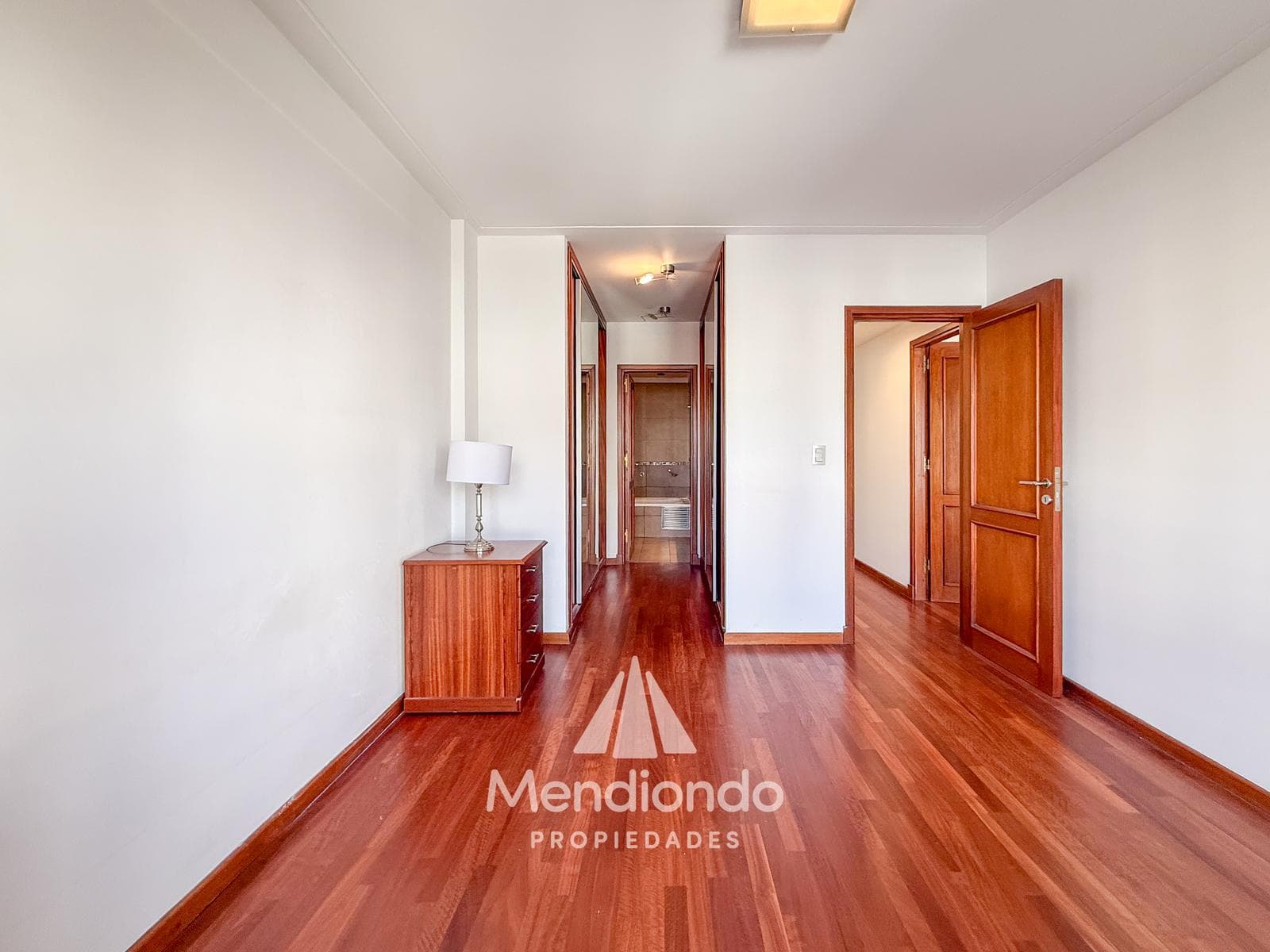 High-end 3-bedroom duplex with 2 parking spaces and a storage room in Plaza Mitre.
