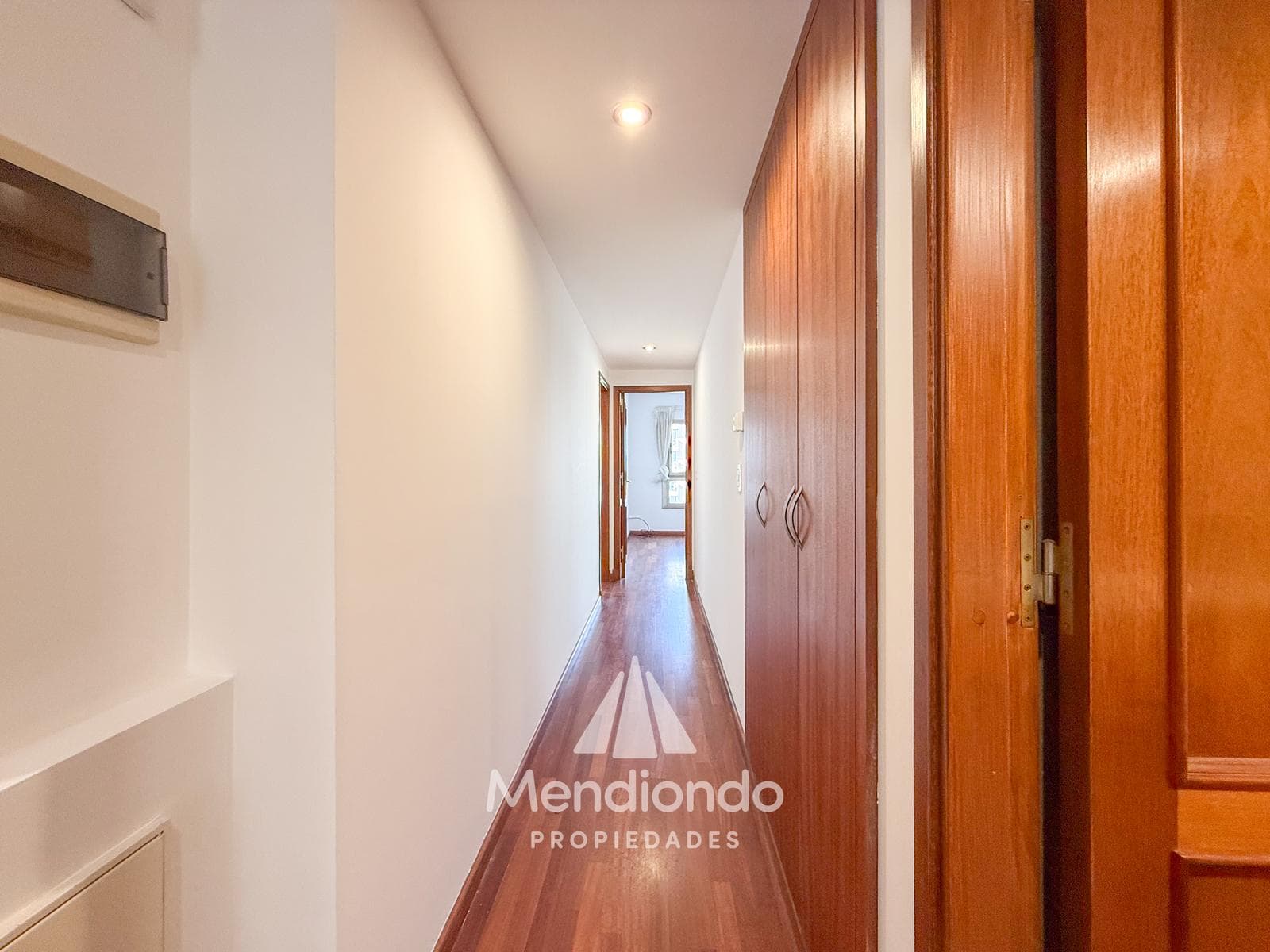 High-end 3-bedroom duplex with 2 parking spaces and a storage room in Plaza Mitre.