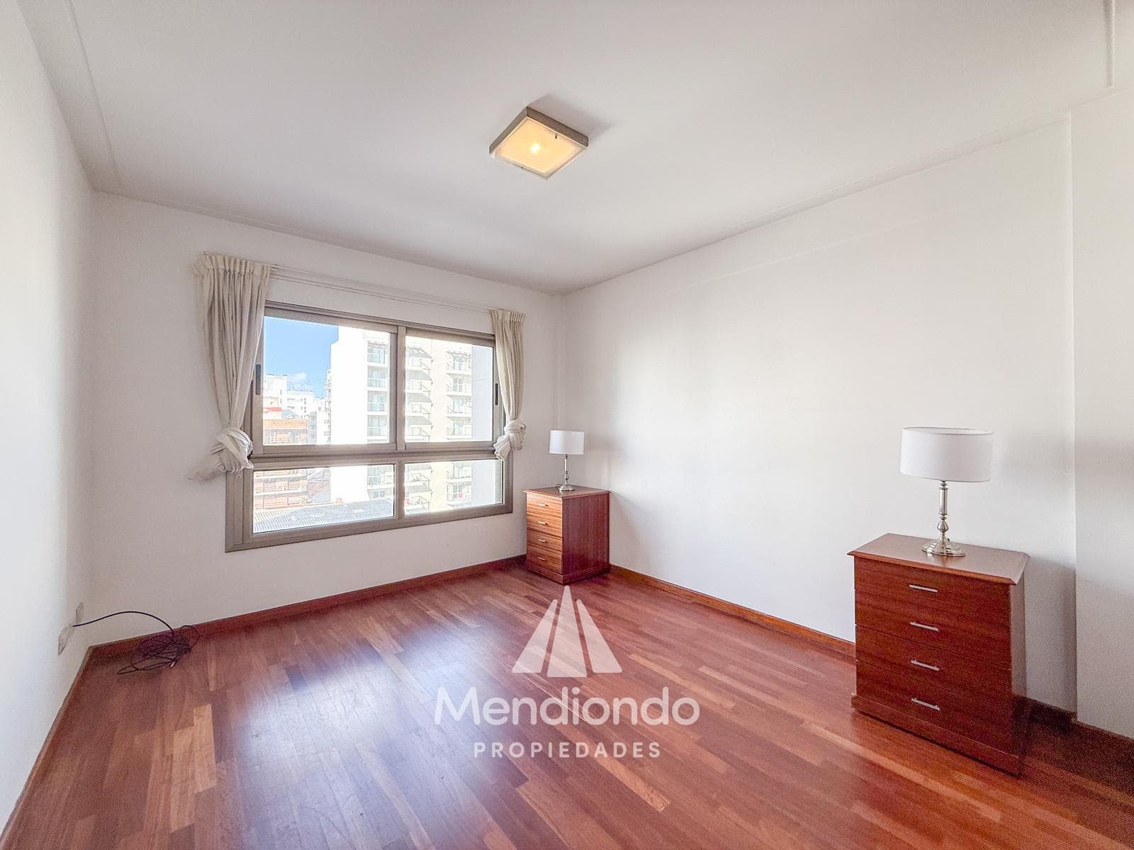 High-end 3-bedroom duplex with 2 parking spaces and a storage room in Plaza Mitre.