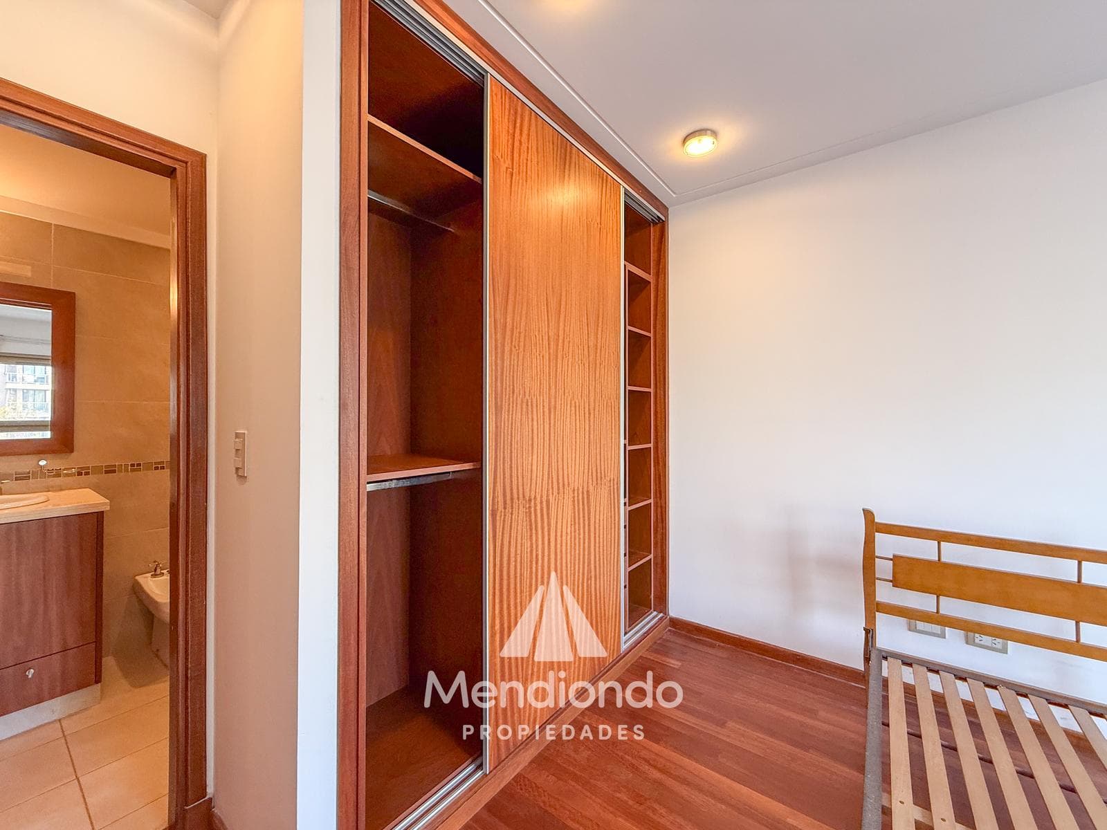 High-end 3-bedroom duplex with 2 parking spaces and a storage room in Plaza Mitre.