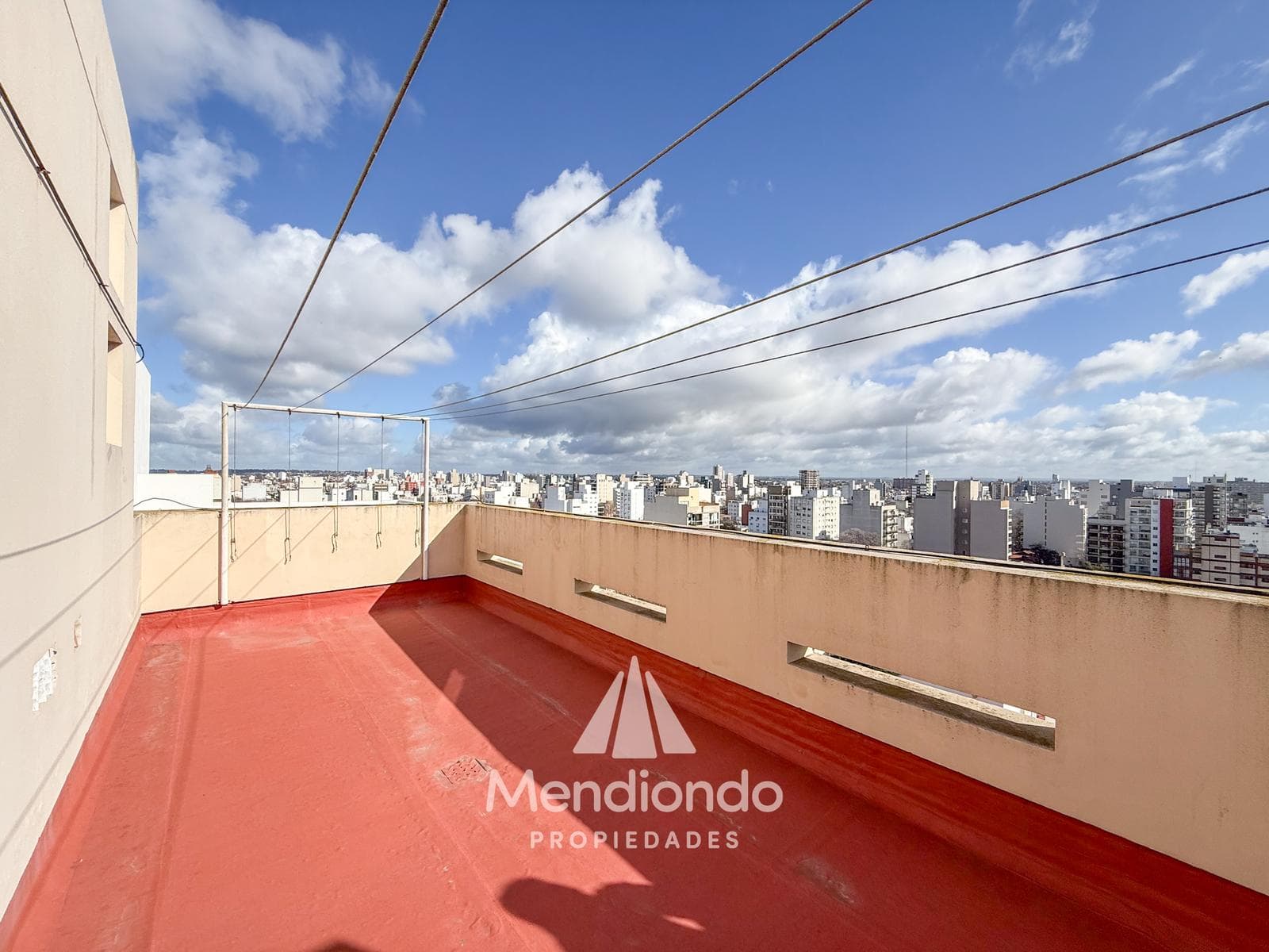 High-end 3-bedroom duplex with 2 parking spaces and a storage room in Plaza Mitre.