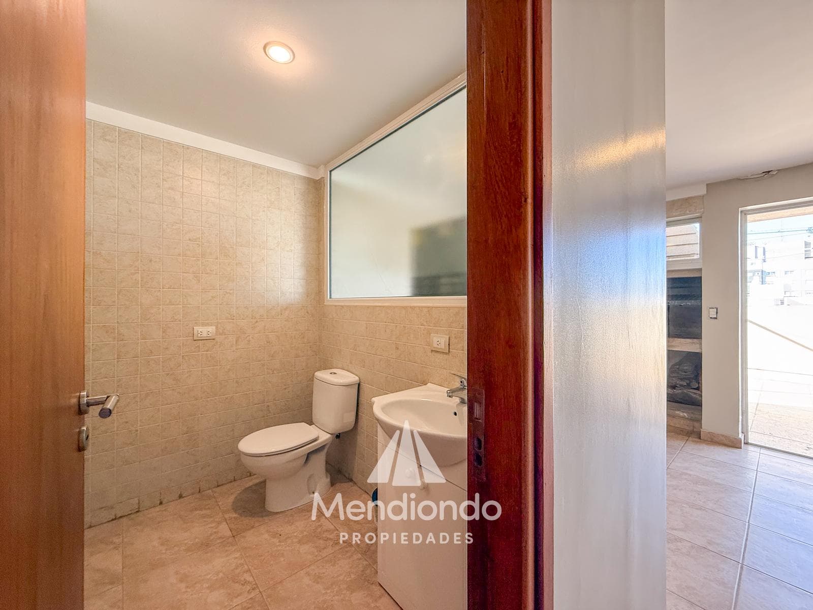 High-end 3-bedroom duplex with 2 parking spaces and a storage room in Plaza Mitre.