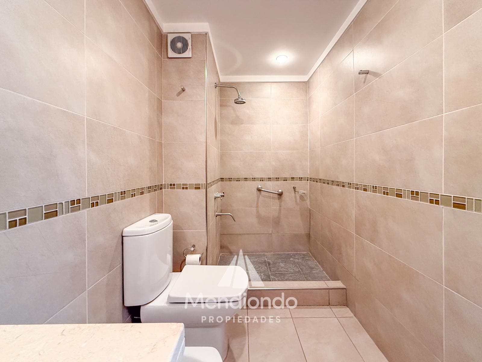 High-end 3-bedroom duplex with 2 parking spaces and a storage room in Plaza Mitre.
