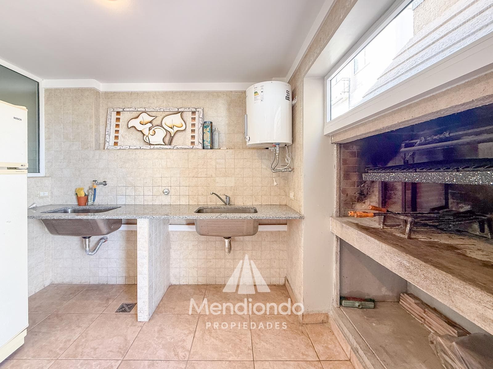 High-end 3-bedroom duplex with 2 parking spaces and a storage room in Plaza Mitre.