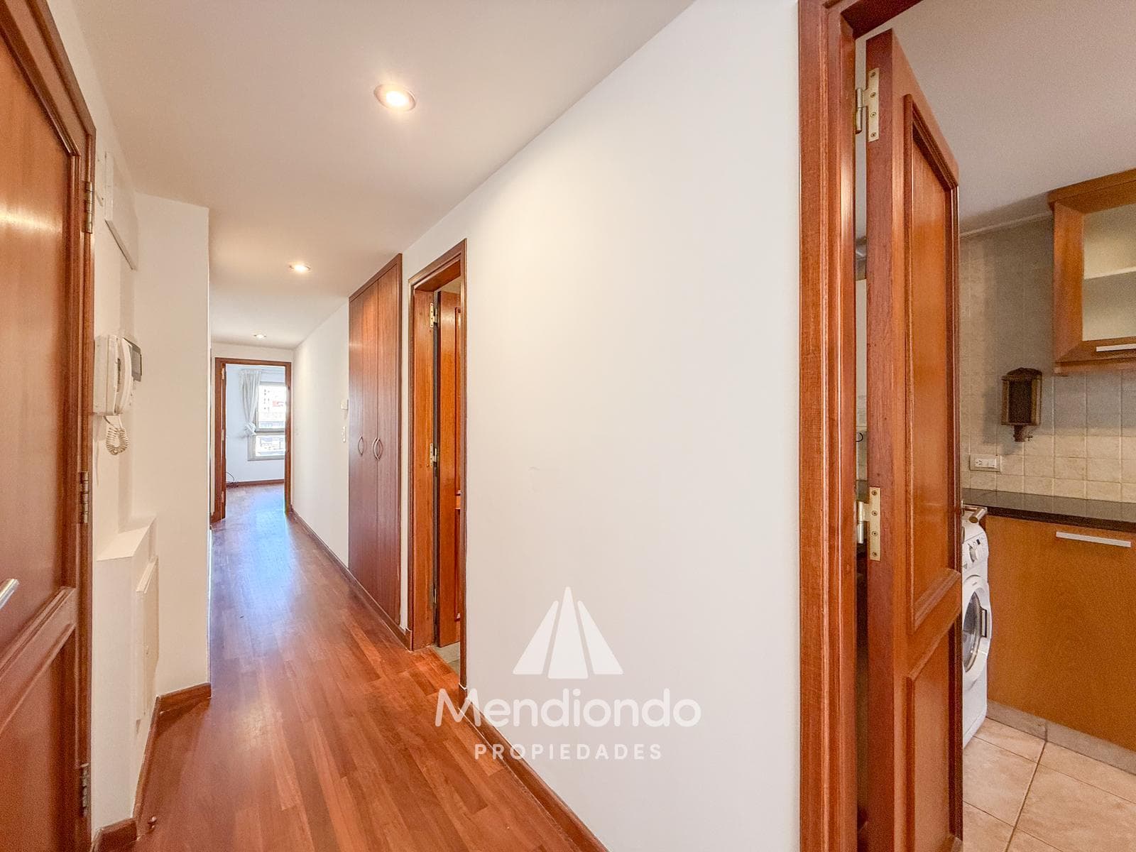 High-end 3-bedroom duplex with 2 parking spaces and a storage room in Plaza Mitre.
