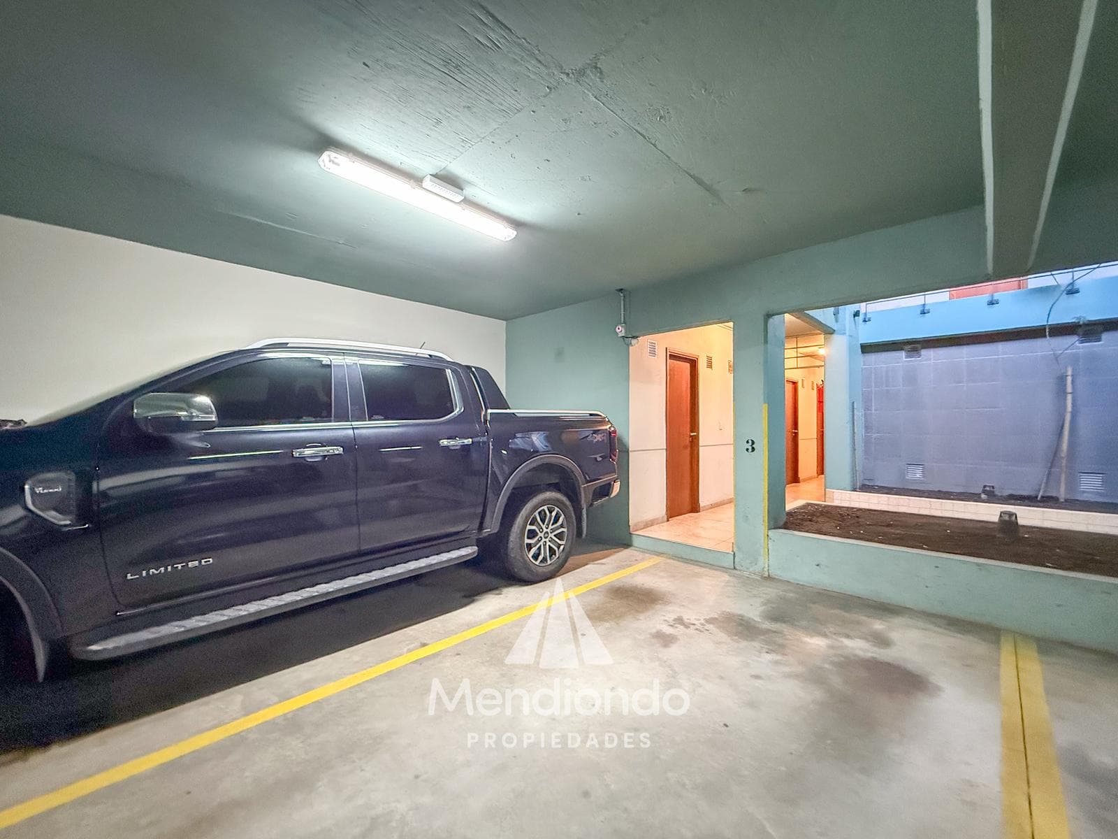 High-end 3-bedroom duplex with 2 parking spaces and a storage room in Plaza Mitre.