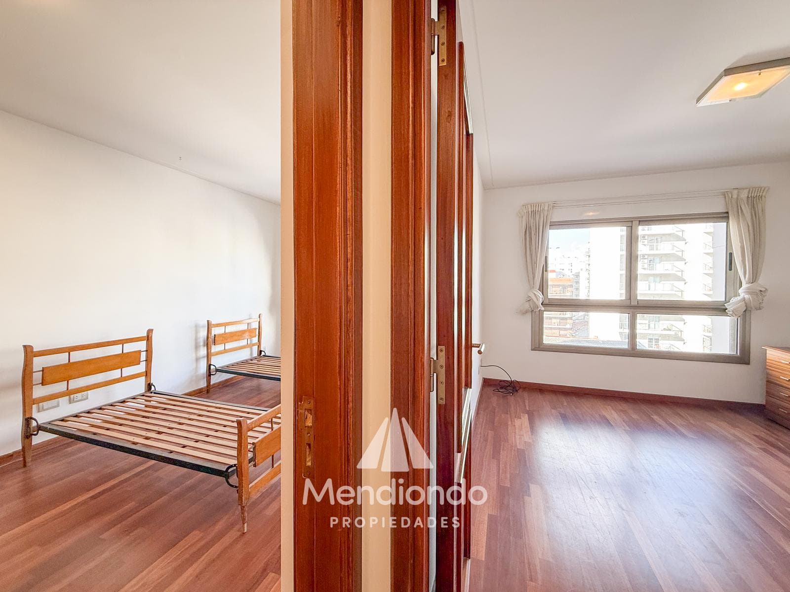 High-end 3-bedroom duplex with 2 parking spaces and a storage room in Plaza Mitre.