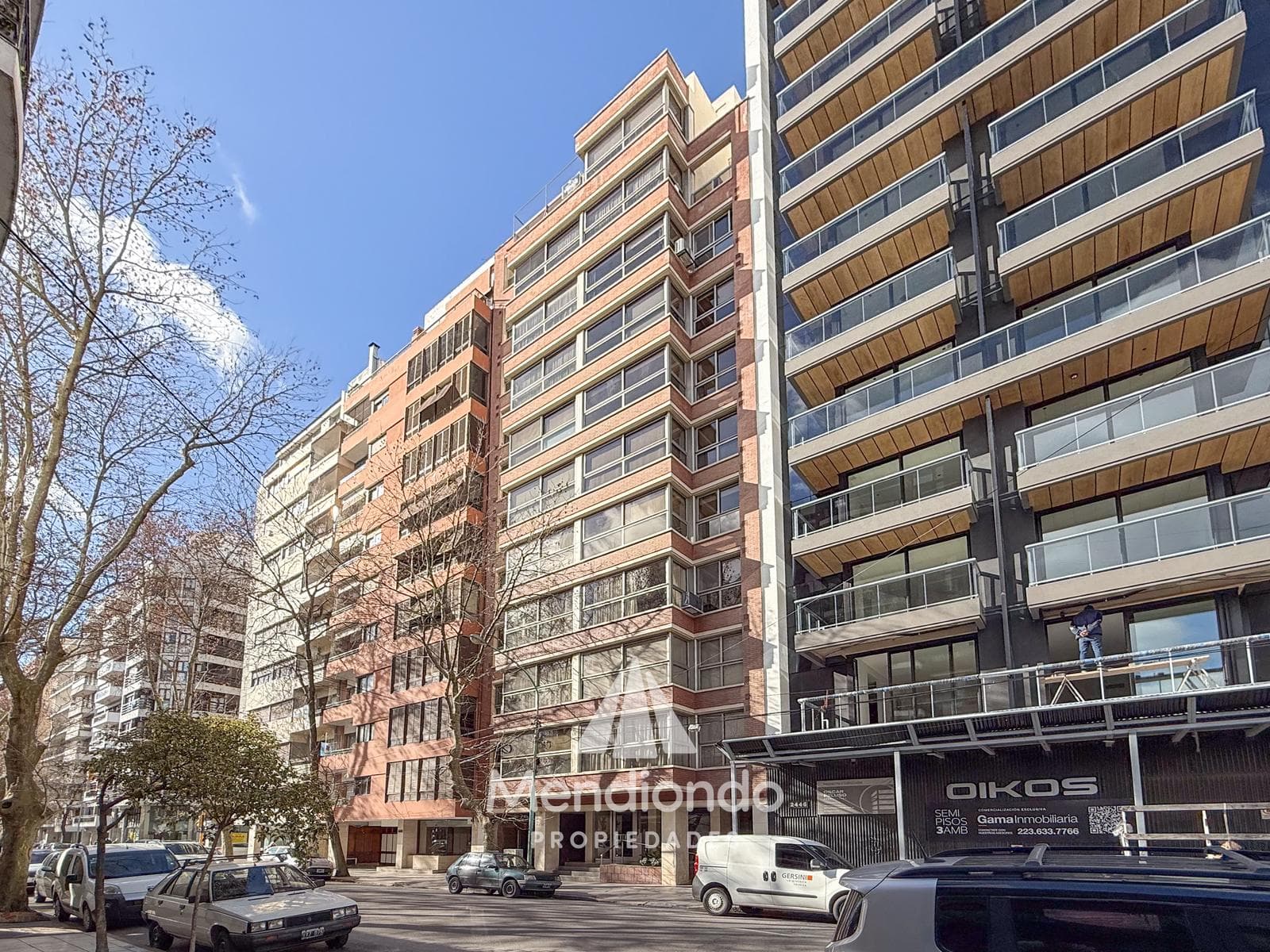 High-end 3-bedroom duplex with 2 parking spaces and a storage room in Plaza Mitre.