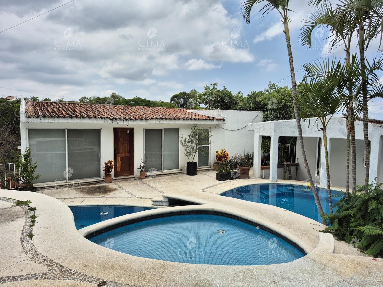 Casa En Venta En Fraccionamiento Lomas Tetela - V406
