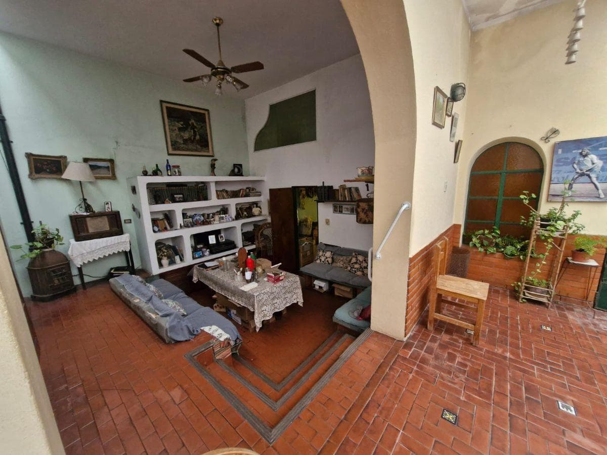 Excelente Casa 5 Ambientes sobre lote propio Cochera Parrilla Jardin y Terraza