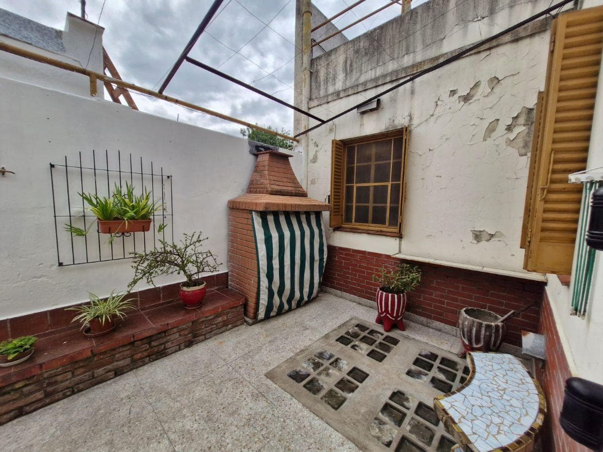 Excellent 3-Room House Facing the Street with a Storage Shed, Open Backyard, Patio, Terrace, and Barbecue Area