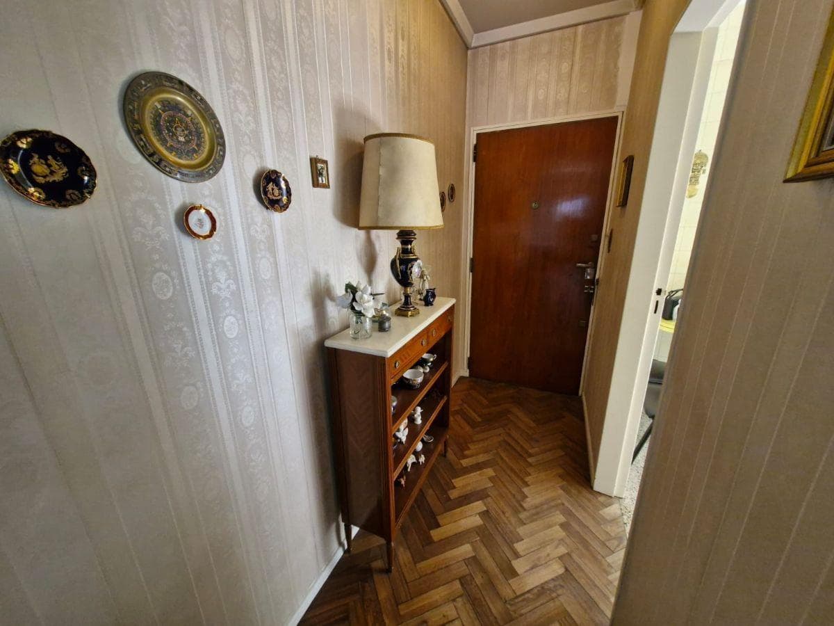 Excellent 3-room apartment with a front-facing bedroom and 2 connected balconies on Boulevard Charcas