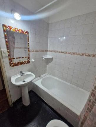 Spacious 2-room apartment just a few meters from Corrientes Avenue, Subway Line B
