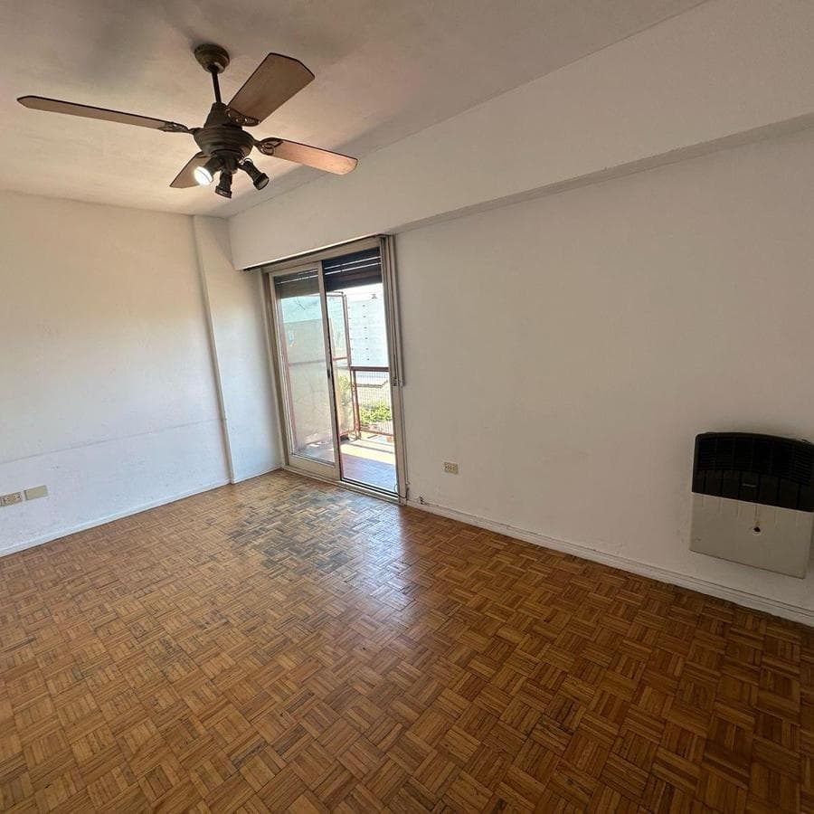 3 SPACIOUS ROOMS FACING THE FRONT WITH A BALCONY