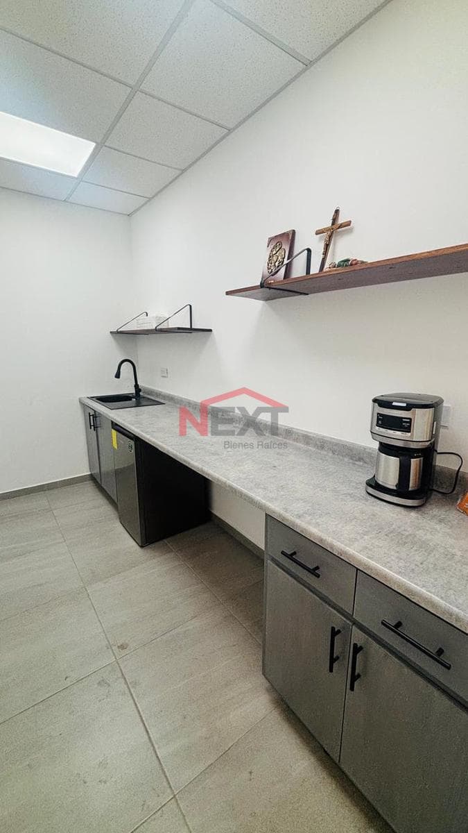 OFFICE FOR RENT IN THE LAS MINITAS NEIGHBORHOOD