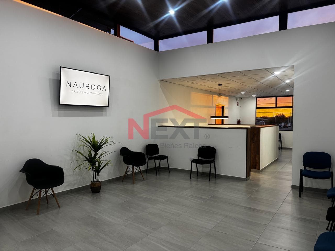 OFFICE FOR RENT IN THE LAS MINITAS NEIGHBORHOOD