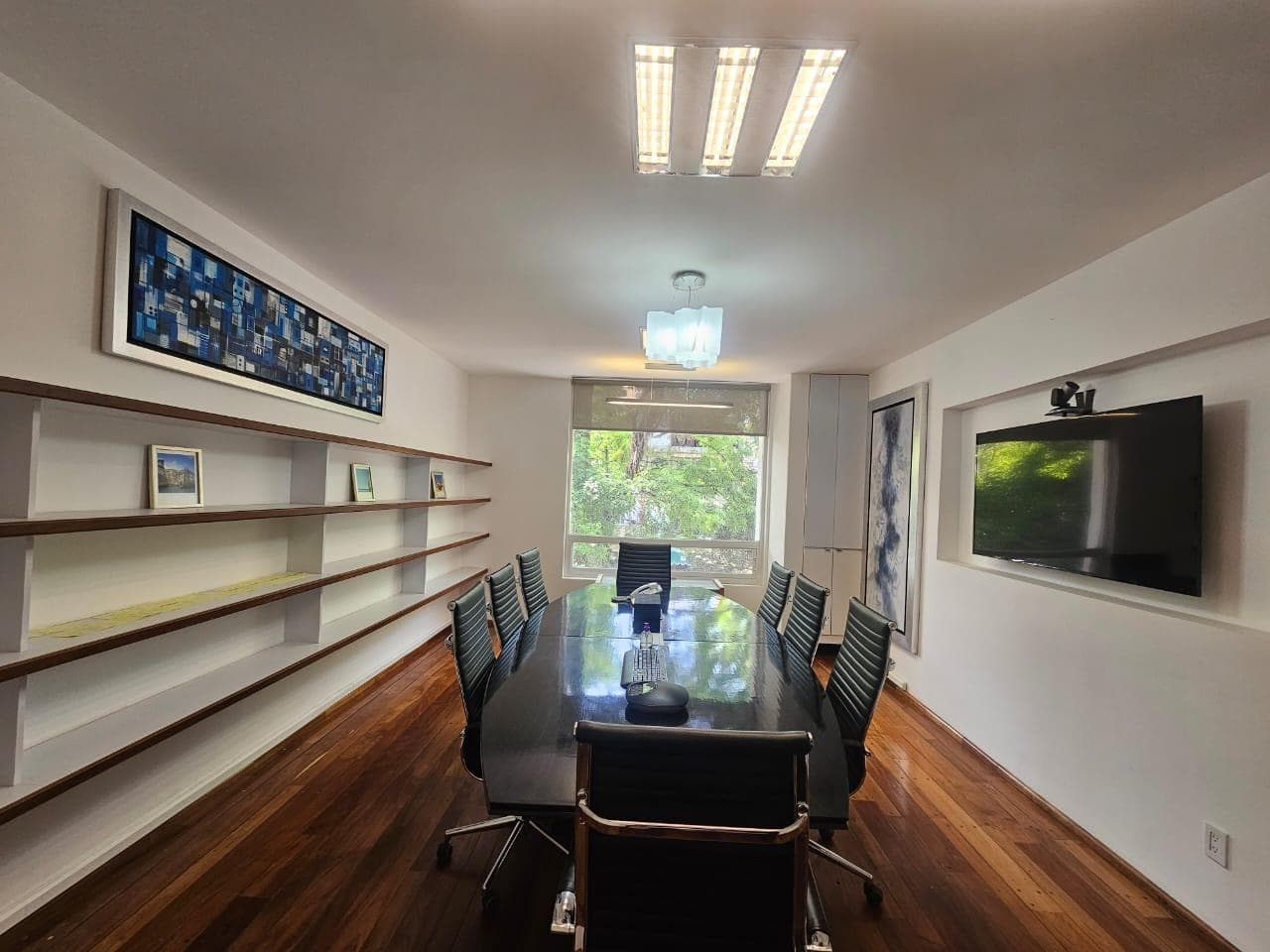 Office for rent one block from Campos Eliseos