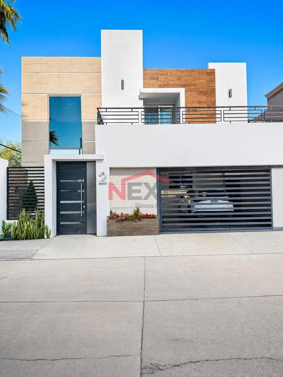 HOUSE FOR RENT IN THE VERSALLES RESIDENTIAL AREA