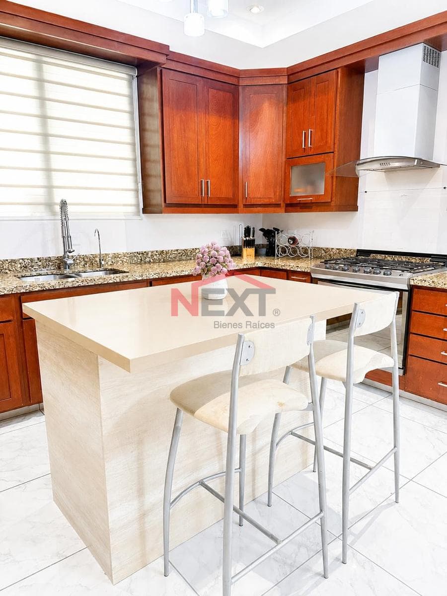 HOUSE FOR RENT IN THE VERSALLES RESIDENTIAL AREA