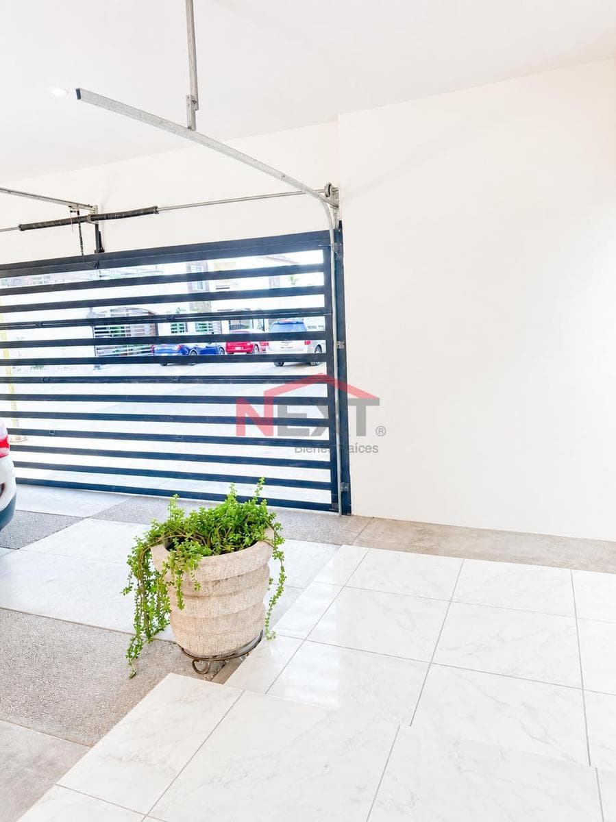 HOUSE FOR RENT IN THE VERSALLES RESIDENTIAL AREA