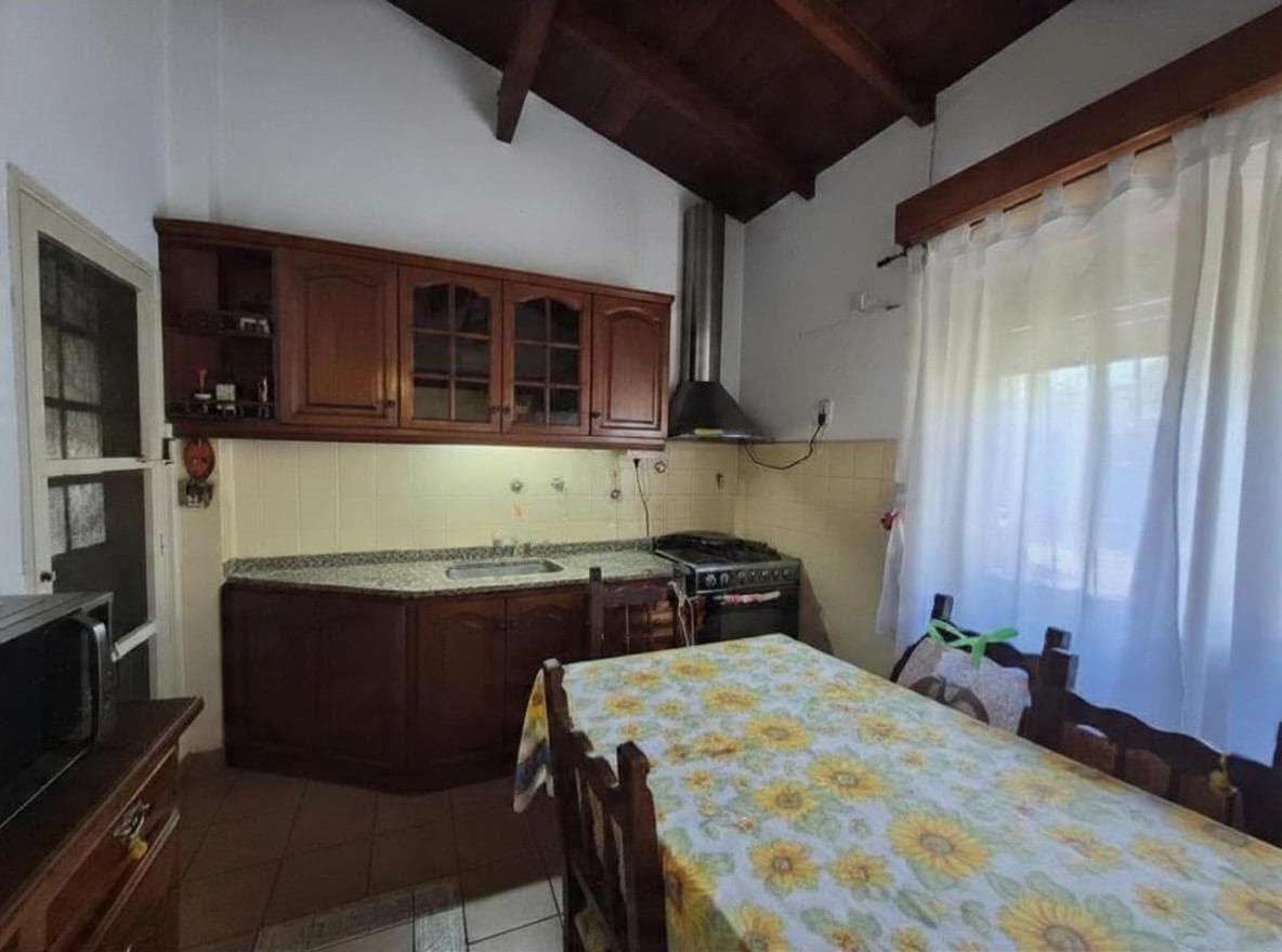 3-Room House for Sale with Garage in Banfield