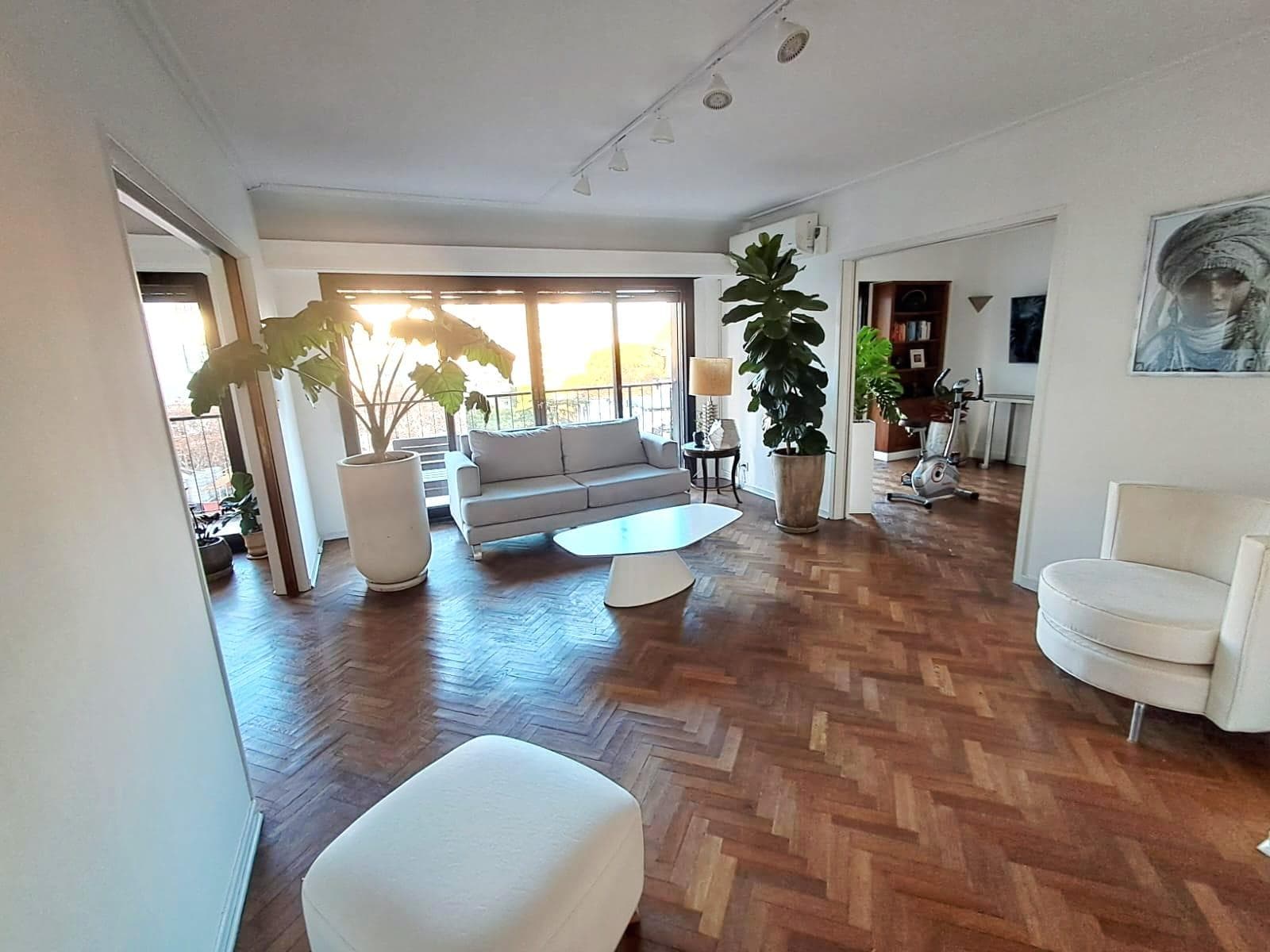 Venta departamento 4 ambientes en Av. del Libertador piso alto muy luminoso
