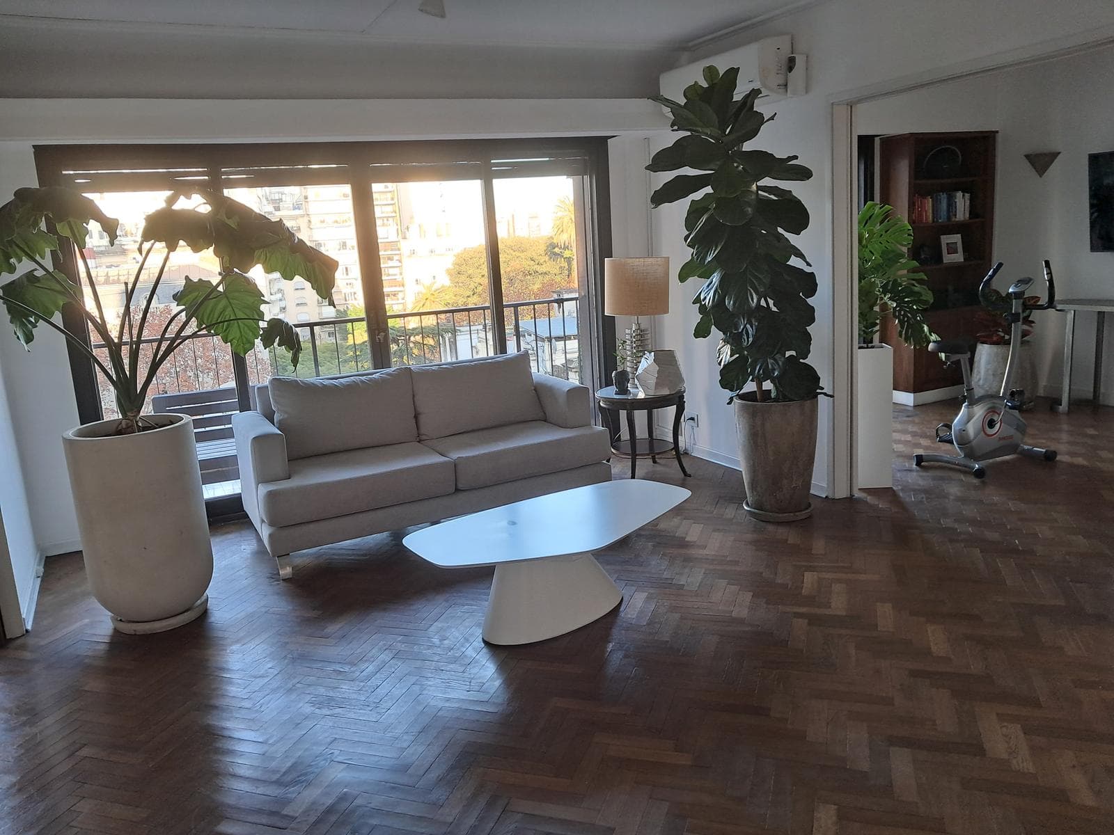 Venta departamento 4 ambientes en Av. del Libertador piso alto muy luminoso
