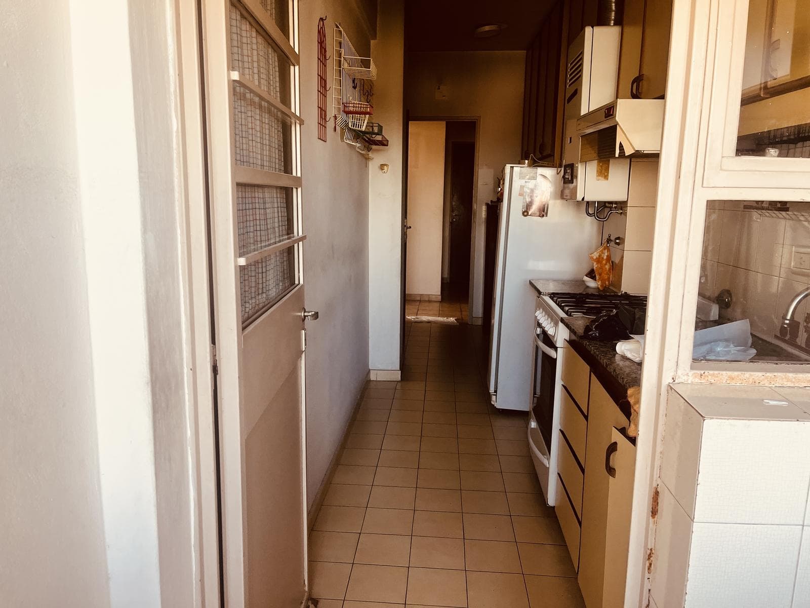 Three-room apartment for sale with a garage in downtown San Fernando.