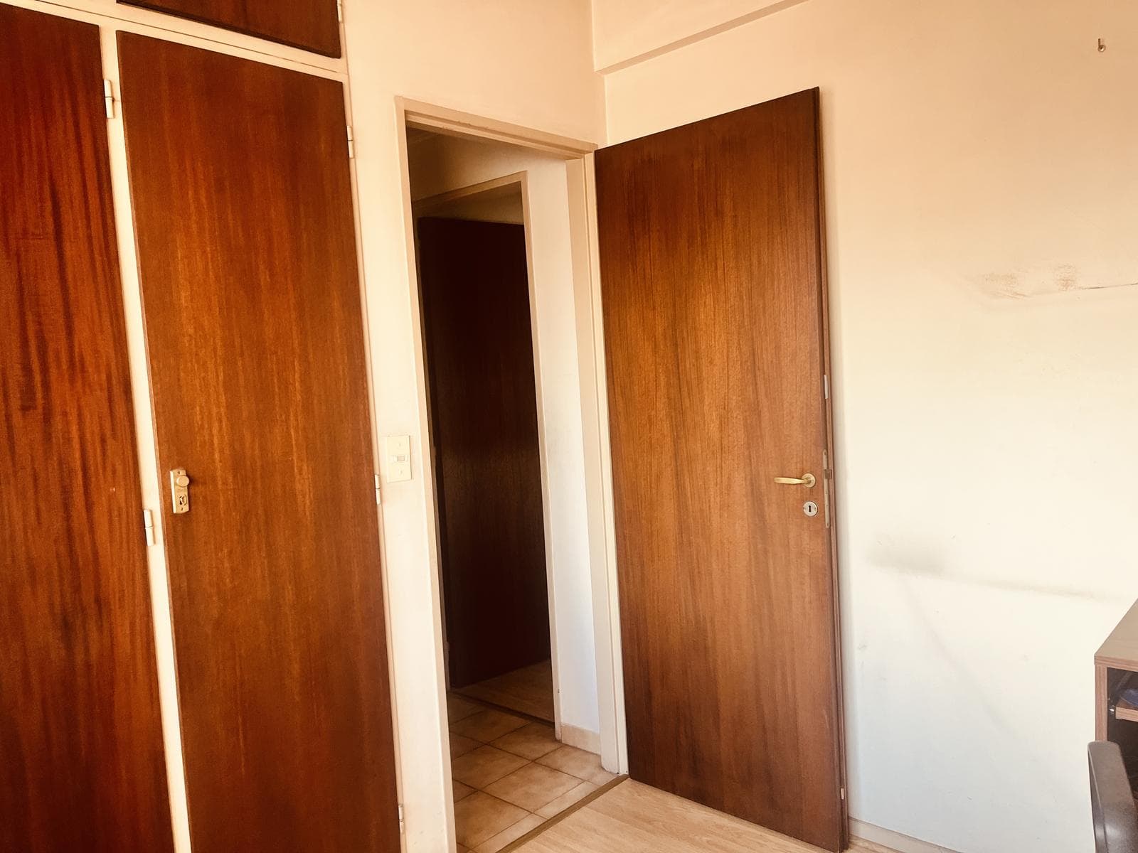 Three-room apartment for sale with a garage in downtown San Fernando.