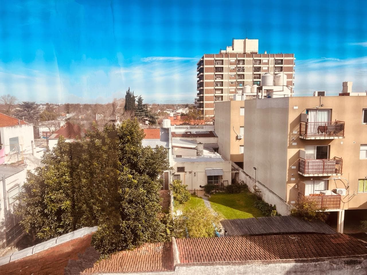 Three-room apartment for sale with a garage in downtown San Fernando.