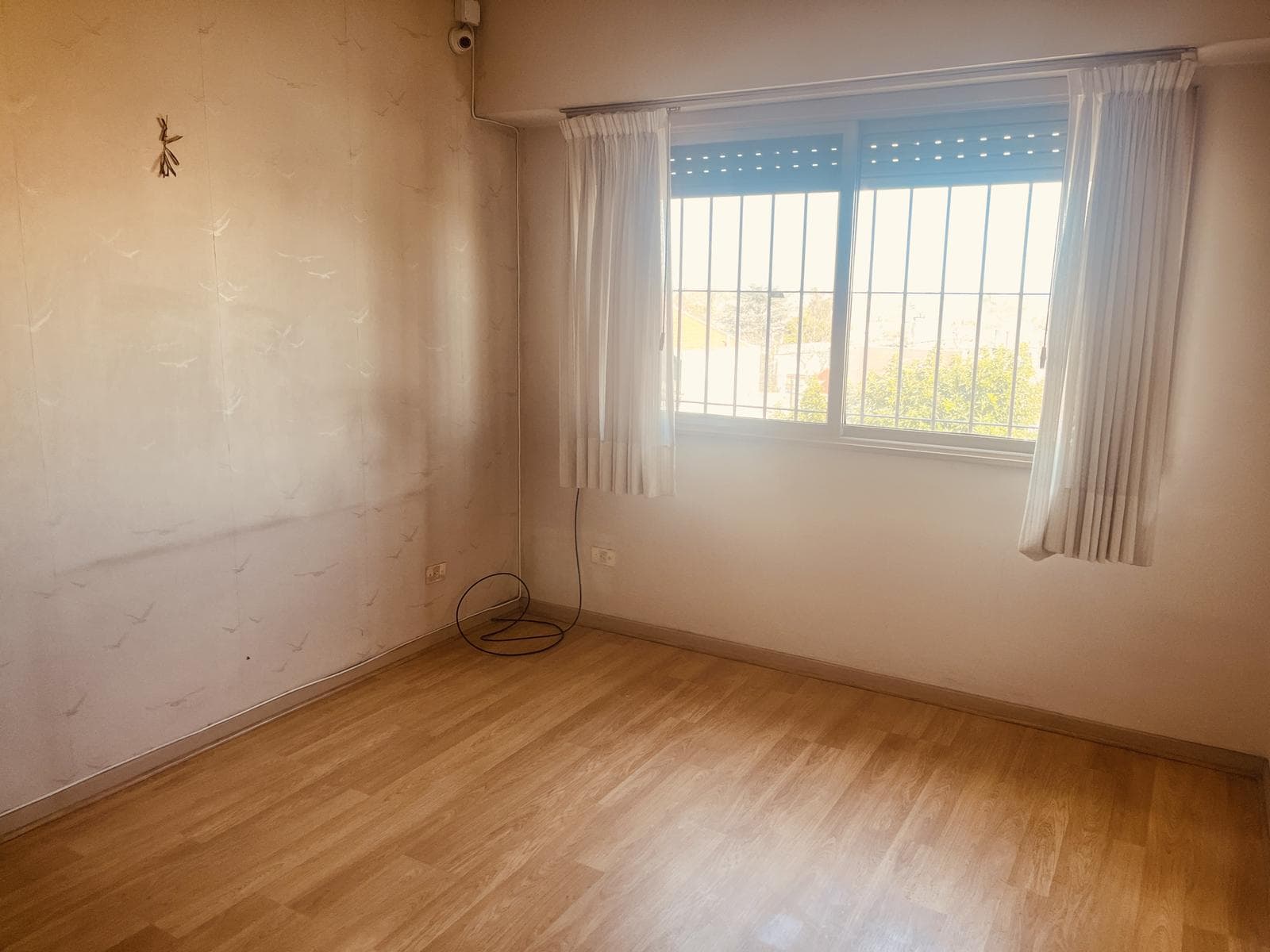 Three-room apartment for sale with a garage in downtown San Fernando.