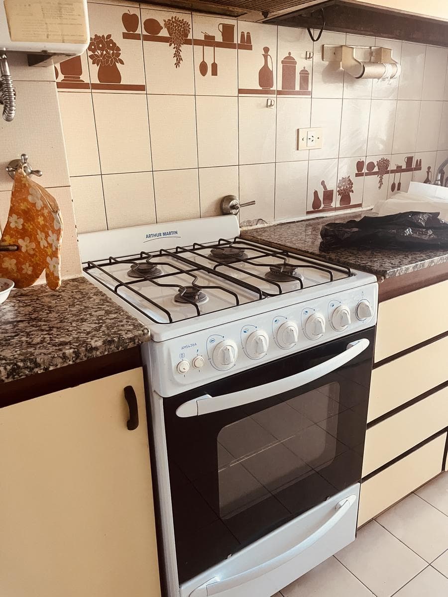 Three-room apartment for sale with a garage in downtown San Fernando.