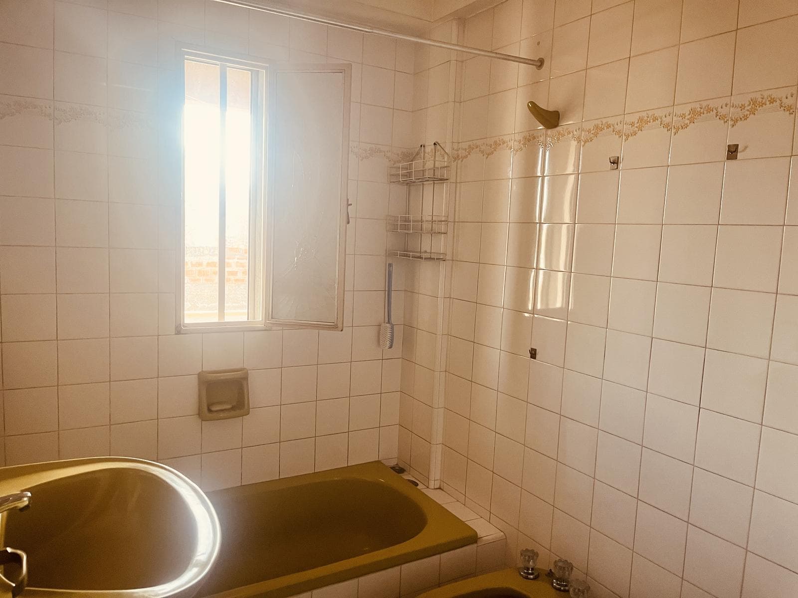 Three-room apartment for sale with a garage in downtown San Fernando.