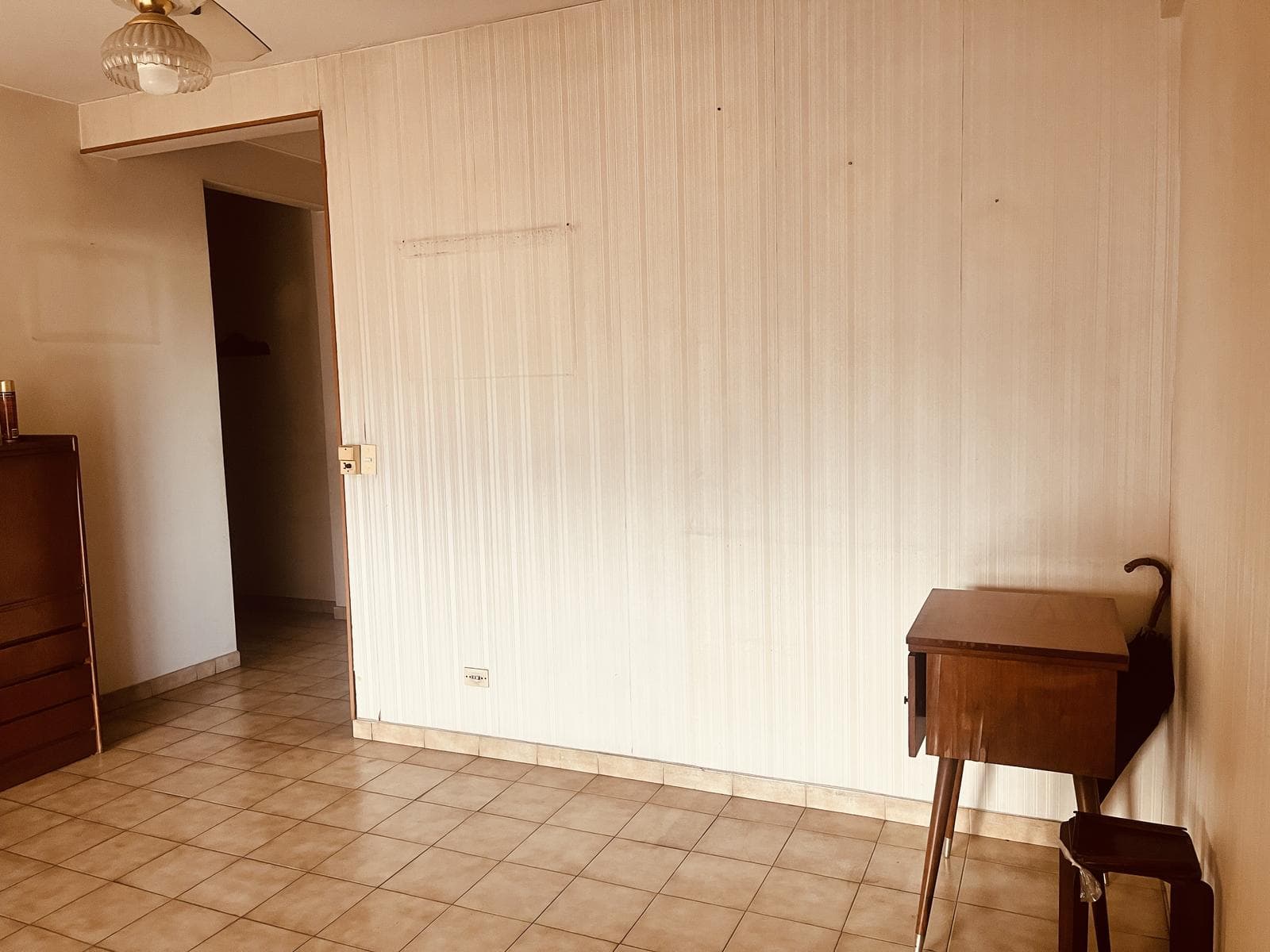 Three-room apartment for sale with a garage in downtown San Fernando.