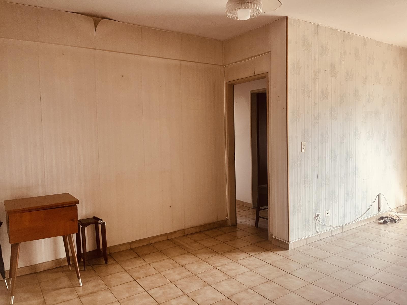Three-room apartment for sale with a garage in downtown San Fernando.
