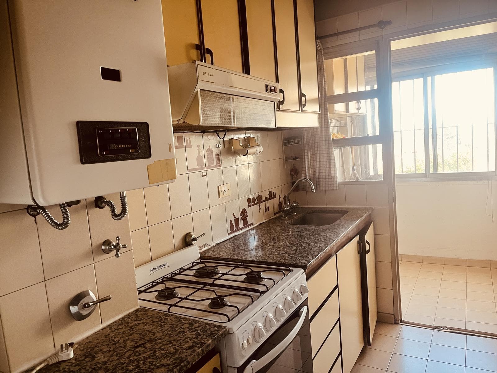 Three-room apartment for sale with a garage in downtown San Fernando.